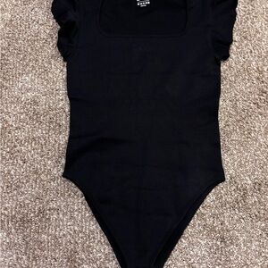 OQQ Ribbed Square Neck Ruffle Sleeve Bodysuit Black XL NWOT (C/49)